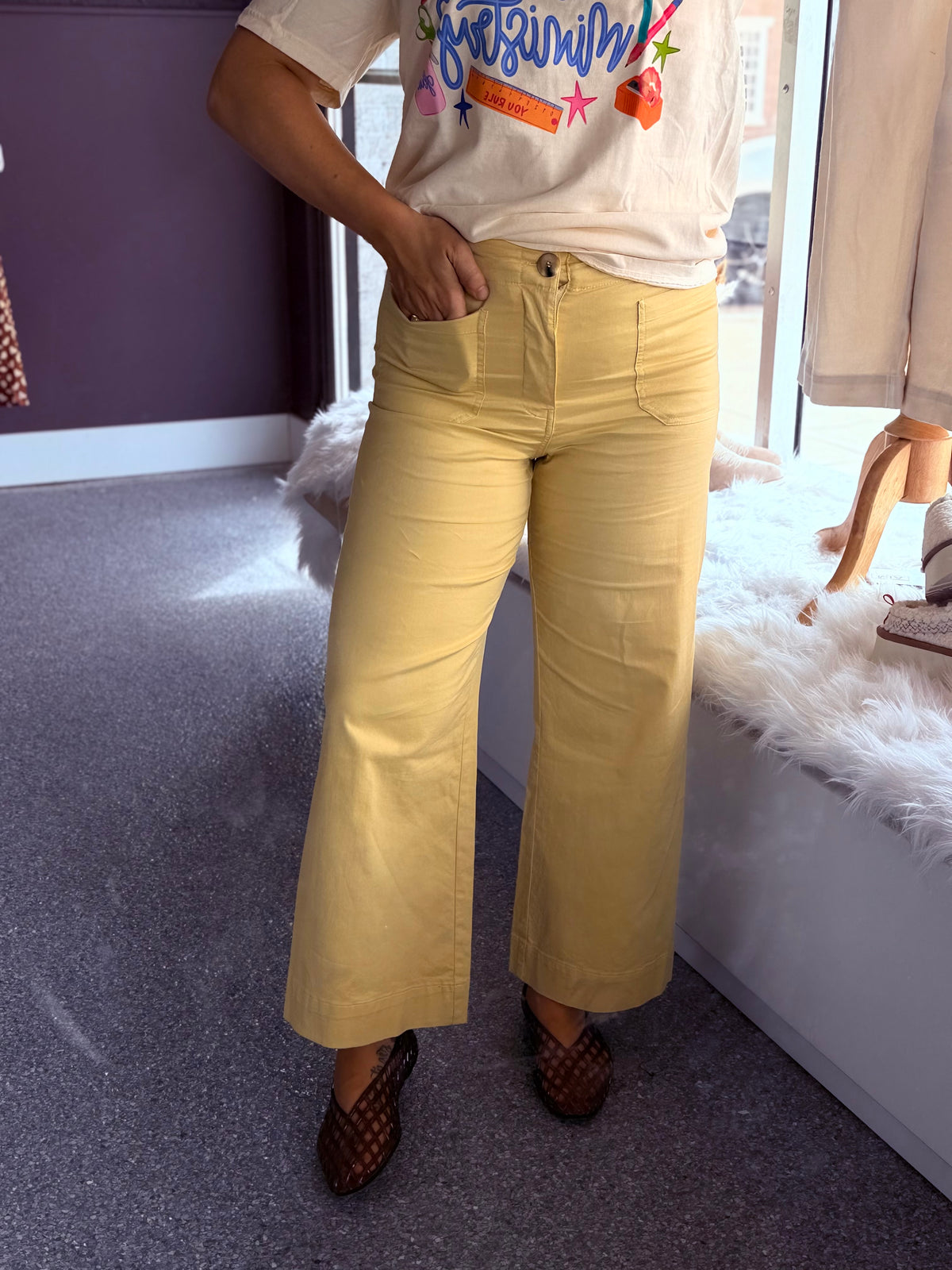 Bow Embroidered Pockets Pants